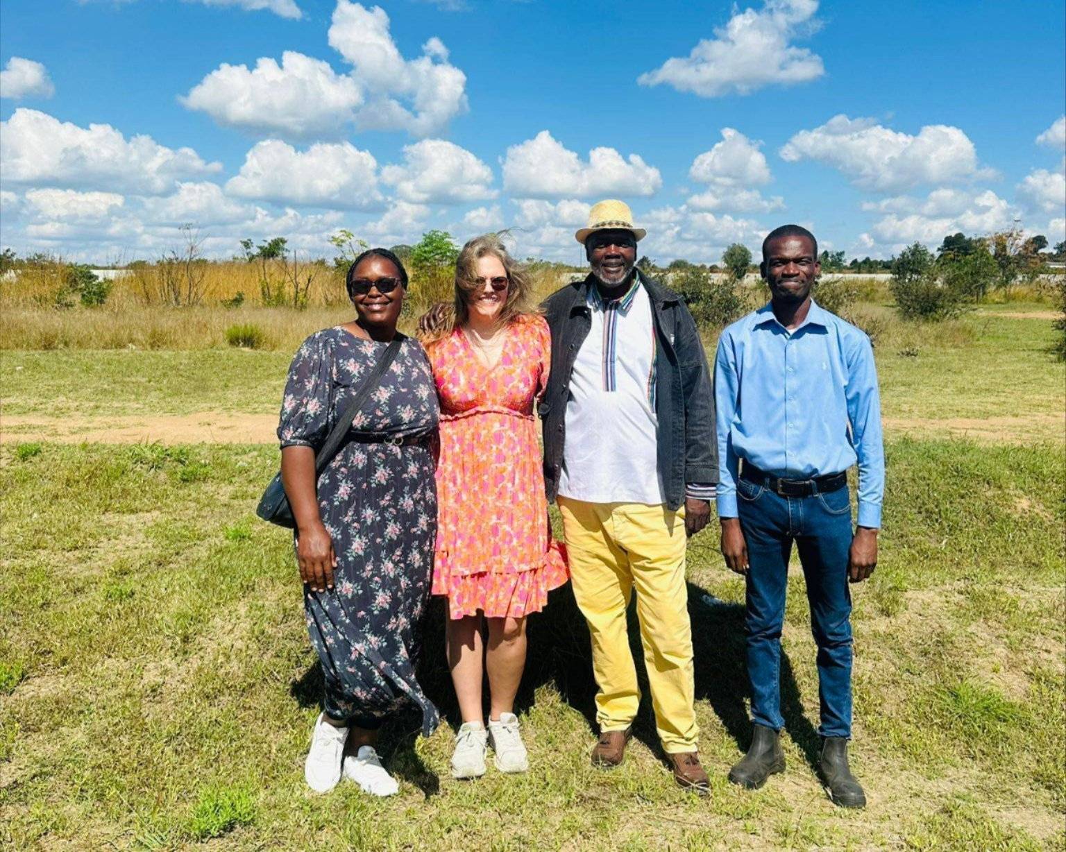 daglig leder i Zimbabwe og Norge sammen med Question og entreprenør